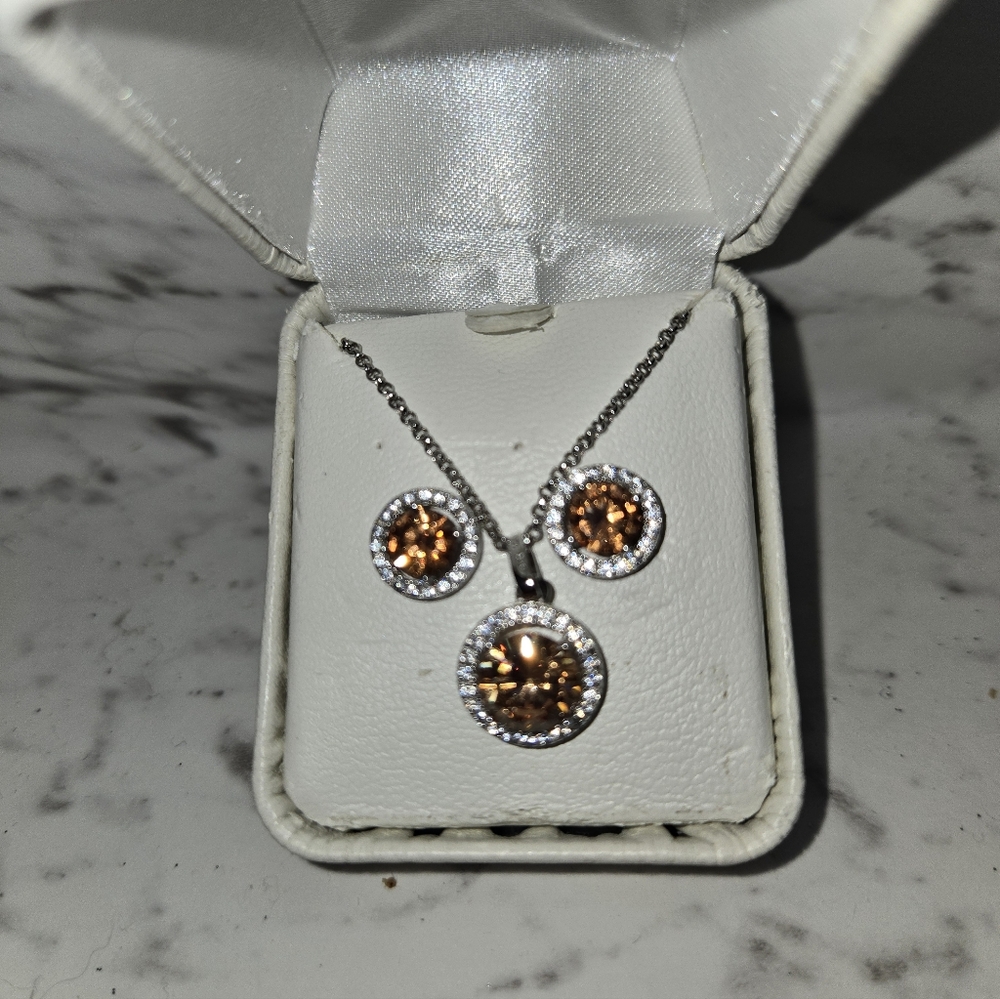 Sterling Silver And Topaz Elegant Necklace And Earrings Jewelry Set - Picture 3 of 12